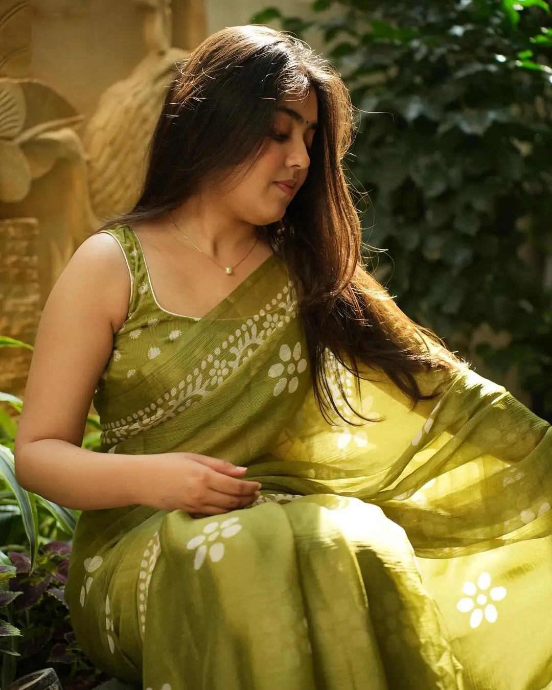 Gargeyi Yellapragada Charming In Green Saree Sleeveless Blouse